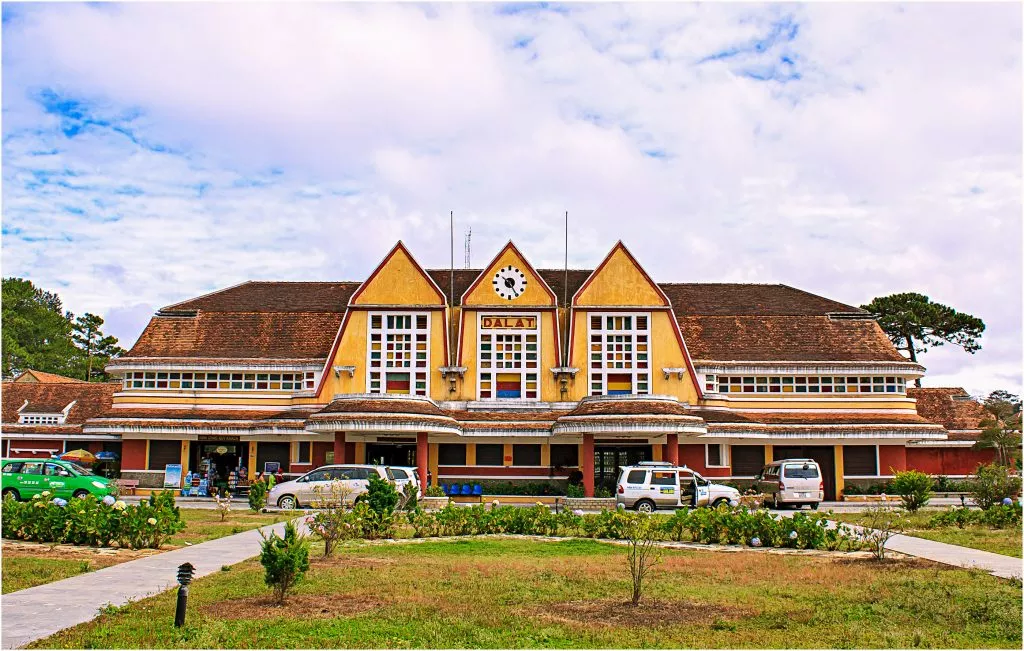 Tour du lịch tự túc 5 ngày 4 đêm Đà Lạt - Phan Thiết - Mũi Né 1 Nhà Ga Đà Lạt