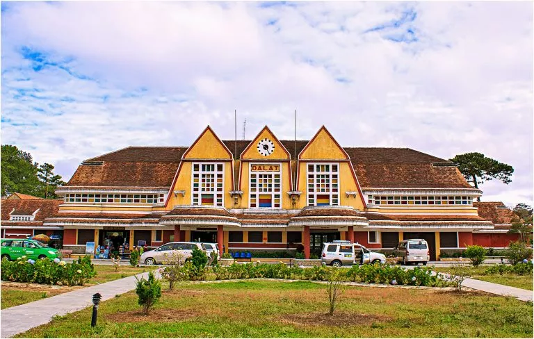 Tour du lịch tự túc 5 ngày 4 đêm Đà Lạt - Phan Thiết - Mũi Né 1 Nhà Ga Đà Lạt