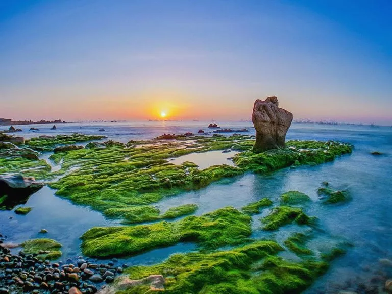 Những Địa Điểm Du Lịch Phan Thiết Nổi Bật Năm 2024 4 kinh nghiem du lich bai da 7 mau co thach vi vu binh thuan Vi Vu Bình Thuận