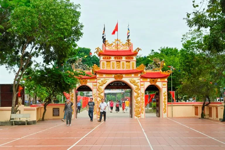 Top 4 địa điểm đẹp bạn cần biết khi du lịch Lagi 11 dinh thay thim Vi Vu Bình Thuận